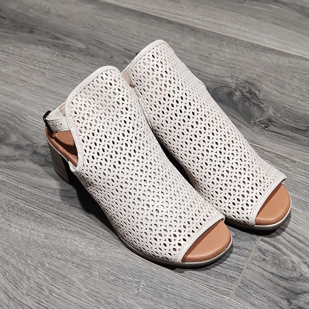 NWT Eric Michael Leather Slotted Heeled Sandal